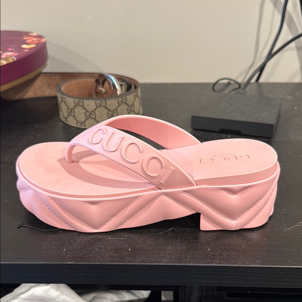 Gucci Pink Women's Sandals